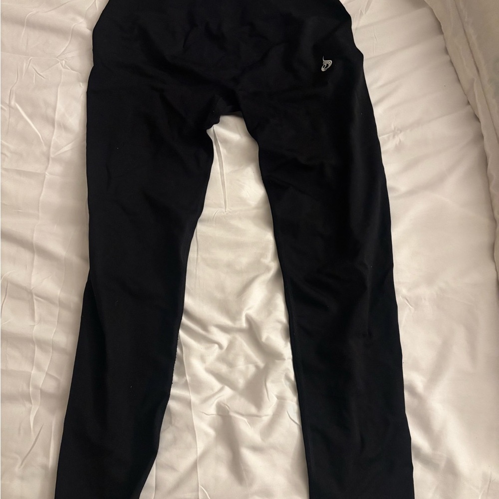 RYDERWEAR black scrunch leggings